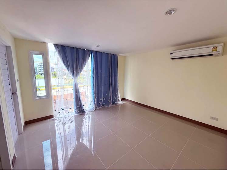 House in Srinakarin 